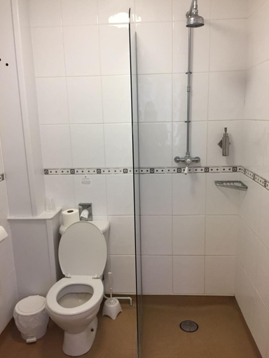 Bathroom 3, The Black Bull Inn, Essex