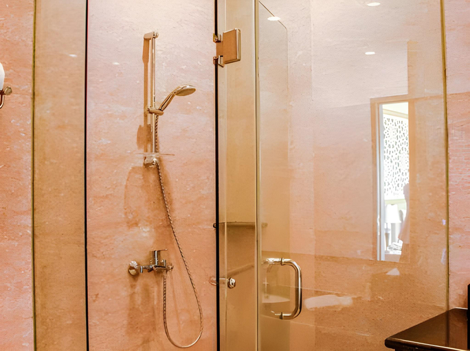 Bathroom 4, The Green Peak, ARTOTEL Curated, Bogor