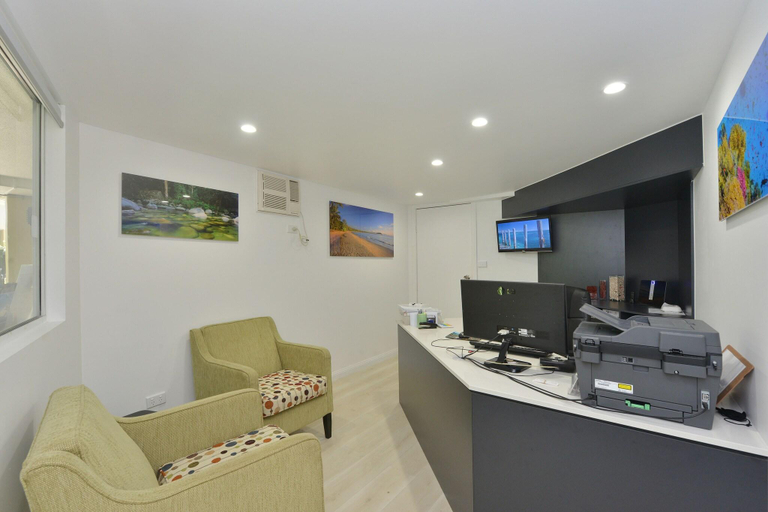 Public Area 3, Driftwood Mantaray, Douglas