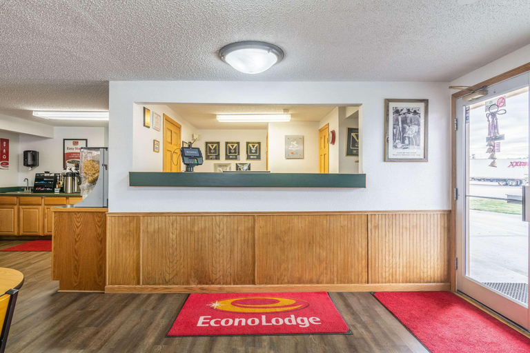 Public Area 2, Econo Lodge Miles City, Custer