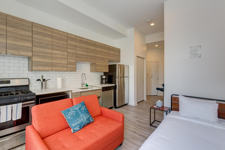 Kitchen, Ground Floor Studios in Chicago by 747 Lofts, Cook