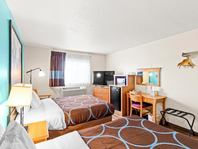 Bedroom 4, Super 8 By Wyndham Ogallala, Keith
