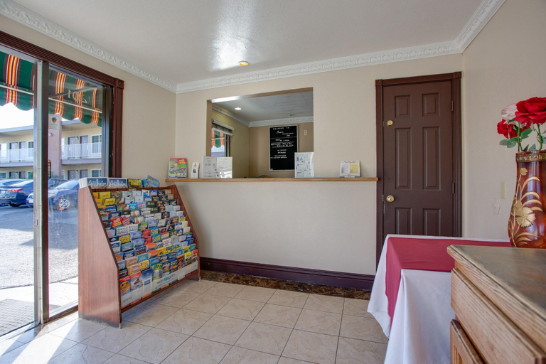 Public Area 2, Abby's Anaheimer Inn, Orange