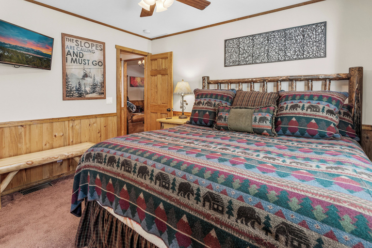 Bedroom 2, Blue Jay Chalet, San Bernardino