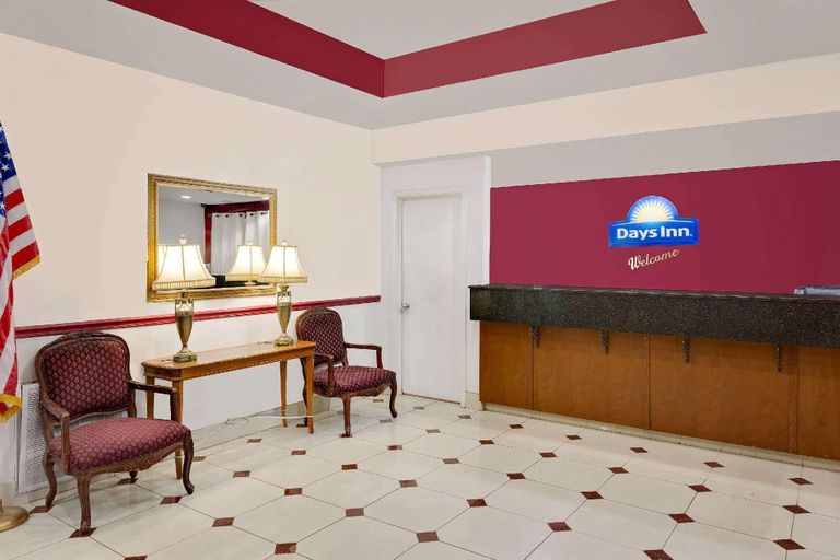 Public Area, Days Inn & Suites by Wyndham Starkville, Oktibbeha