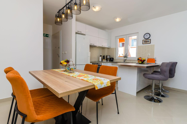 Kitchen 5, Apartment Vesna, Okrug
