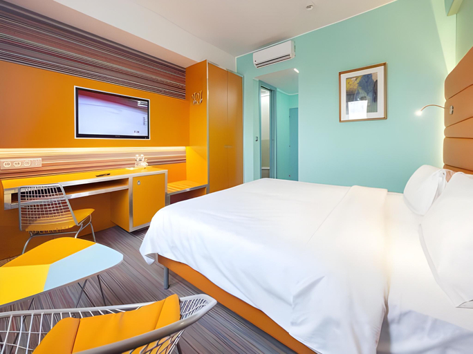 Bedroom 2, Hotel Continental, Brno