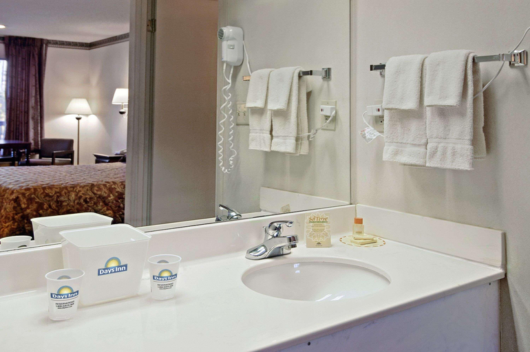 Bathroom 4, Days Inn by Wyndham Bainbridge, Decatur