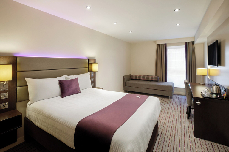 Bedroom, Premier Inn Exeter - Countess Wear, Devon