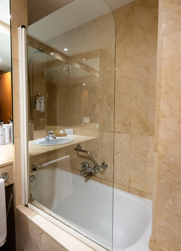 Bathroom 4, Best Western Premier CMC Girona, Girona