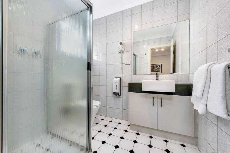 Bathroom 4, Comfort Inn & Suites Manhattan, Adelaide