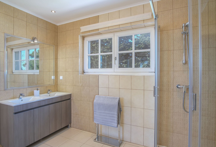 Room 5, Vale Verde in Lagos With 6 Bedrooms and 4 Bathrooms, Lagos