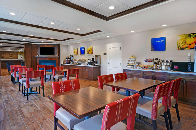 Food & Drinks 5, Comfort Inn & Suites Wilton Area, Franklin