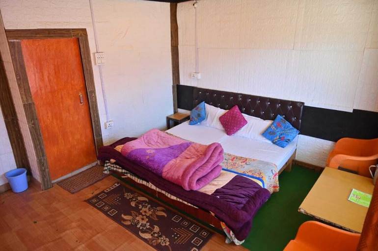 Bedroom, The Snow City Auli, Chamoli