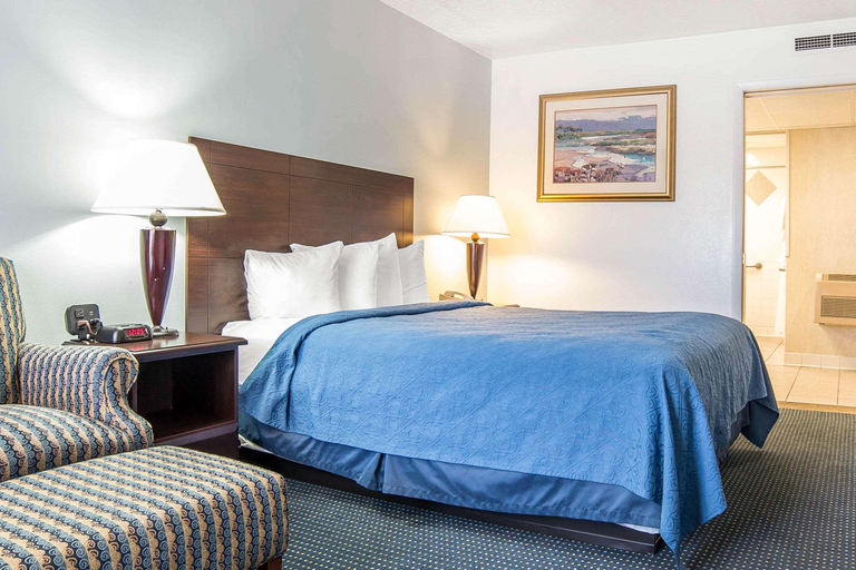 Bedroom 3, Quality Inn, Sweetwater
