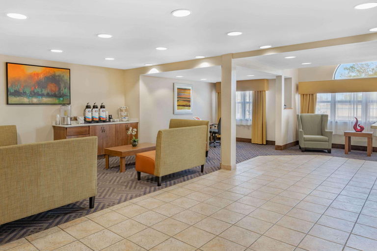 Public Area 2, Baymont Inn by Wyndham Farmington, San Juan