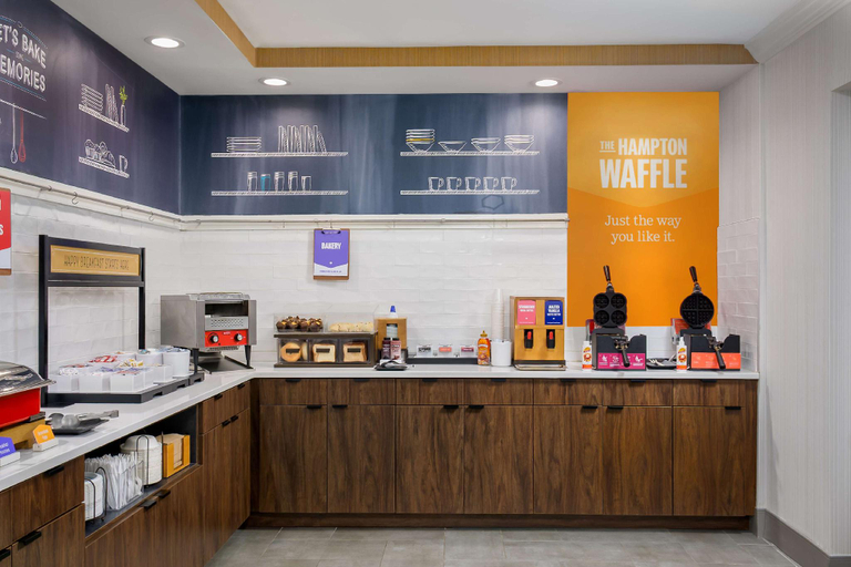 Food & Drinks 5, Hampton Inn & Suites Birmingham-Pelham (I-65), Shelby