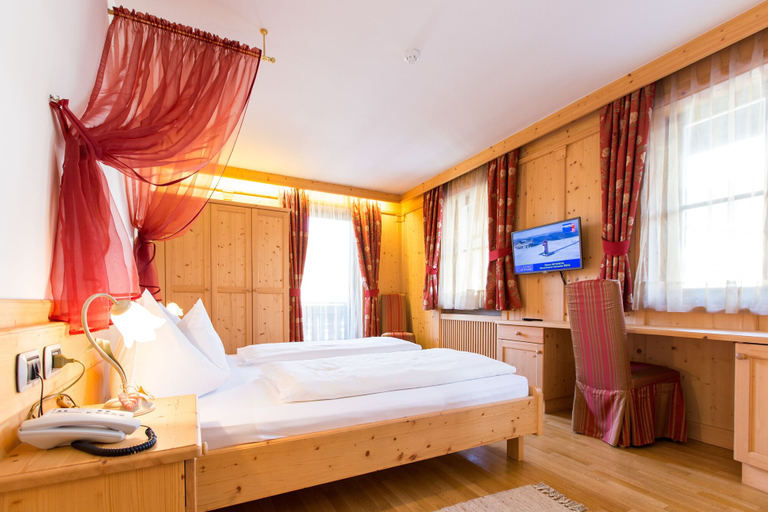 Bedroom 2, Hotel Goldene Rose, Bolzano