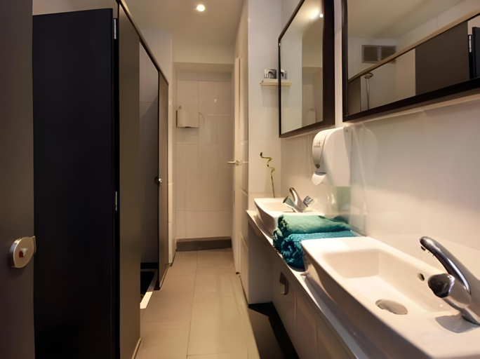 Bathroom 5, Arc House Gracia, Barcelona