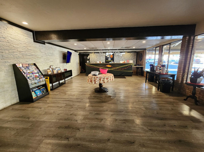Public Area, The Dalles Inn, Wasco
