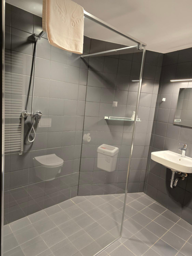 Bathroom 3, Twierdza Srebrna Gora Donzon, Ząbkowice
