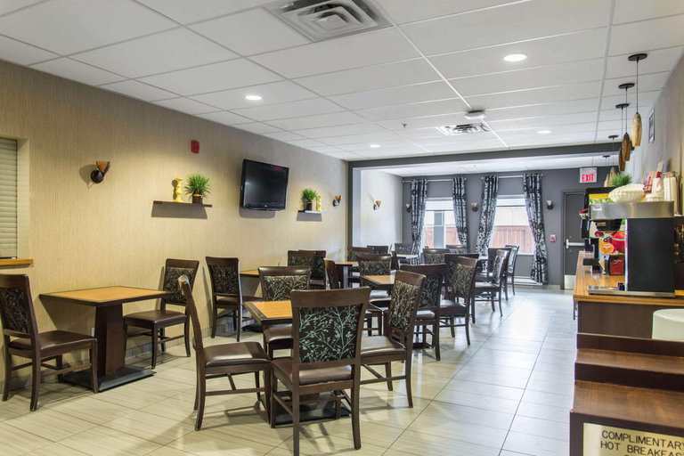 Food & Drinks, Mainstay Suites Winnipeg, Division No. 11