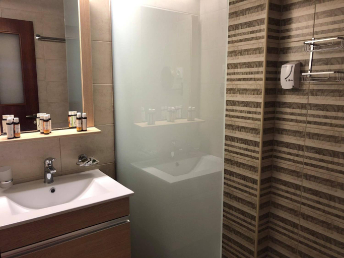 Bathroom 3, Anthoulis Studios, South Aegean