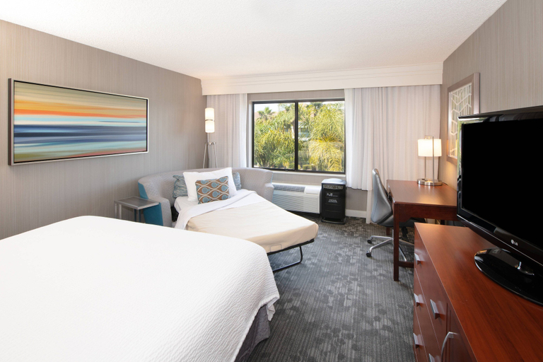 Bedroom 3, Courtyard by Marriott Oakland Airport, Alameda