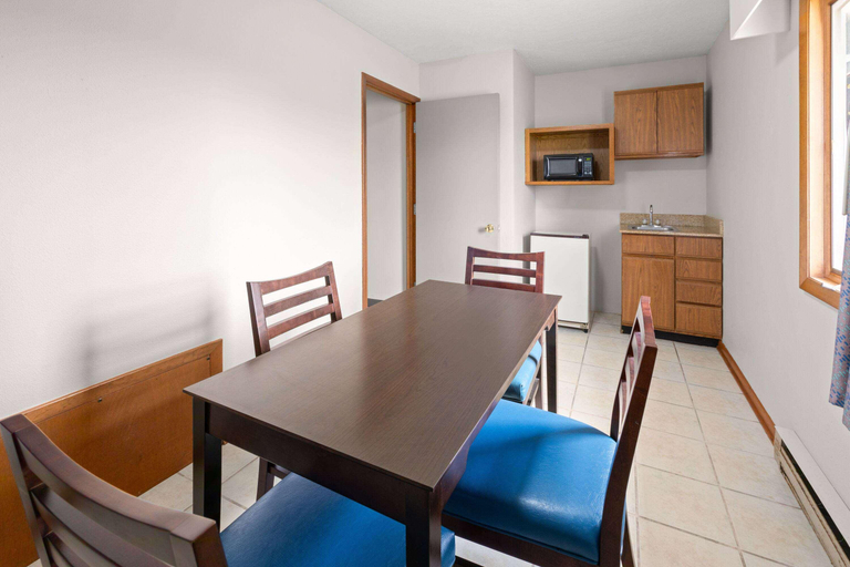 Bedroom 3, Days Inn by Wyndham Wauseon, Fulton