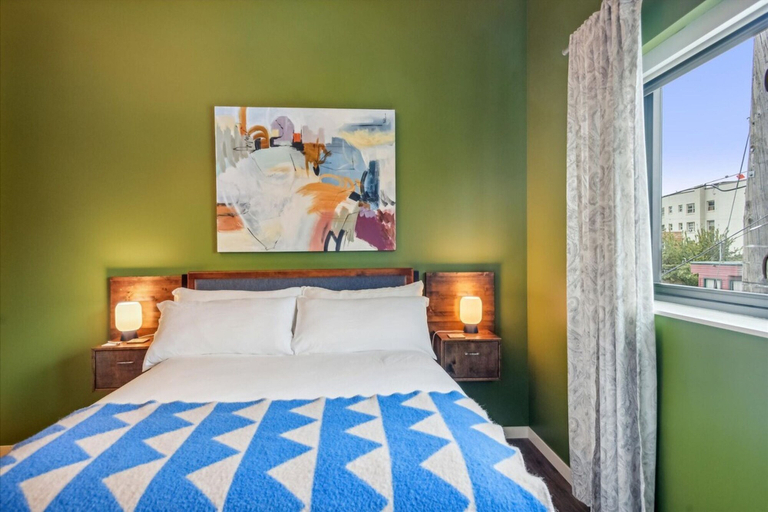 Room 4, Hazelnut Suite - 204, Multnomah
