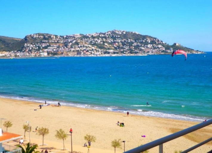 View from property 5, Apartment in Roses With Beachfront View, Girona