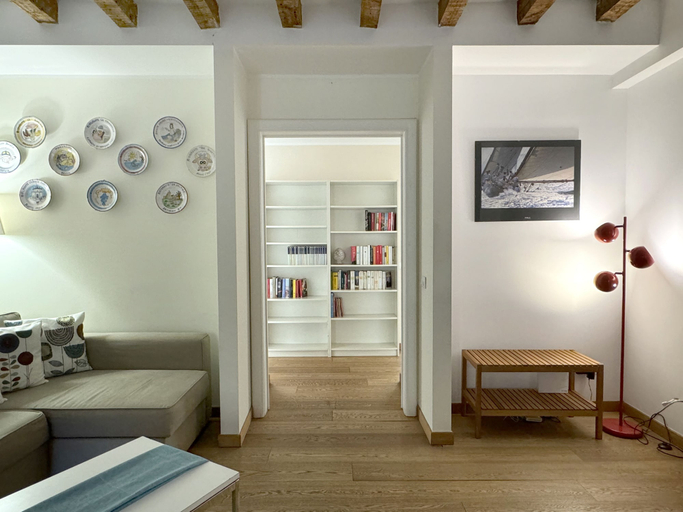 Others 3, 1-bed Flat Near The Duomo, Milano