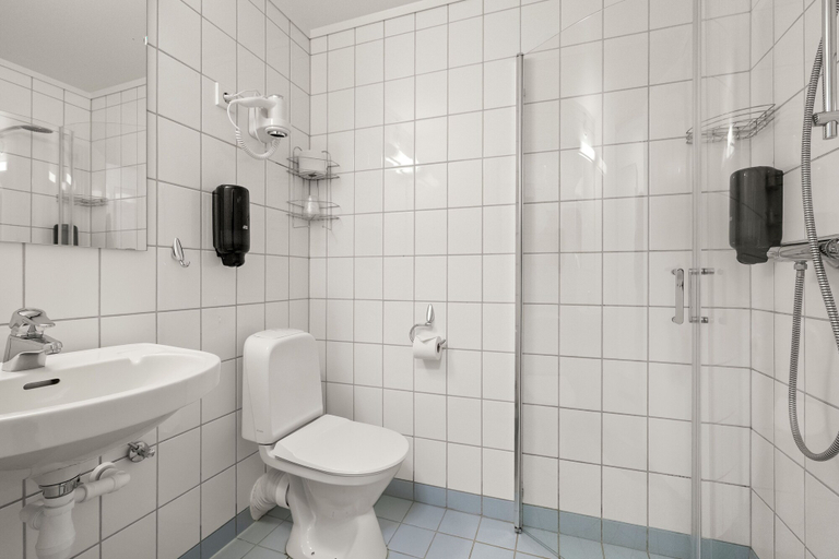 Bathroom 3, Kinn Hotell Florø, Flora