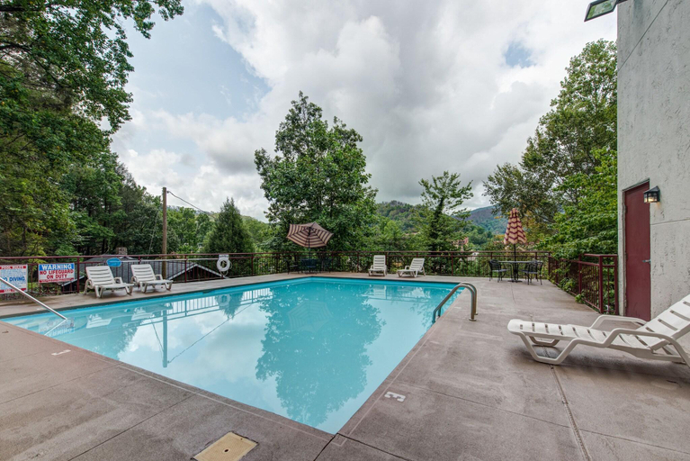 Sport & Beauty 4, Laurel Inn Condominiums, Sevier