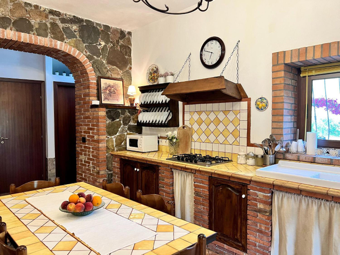 Food & Drinks, Sicilian Poolside Escape for 6, Messina