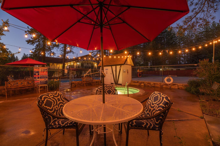 Food & Drinks, Black Forest Lodge, San Bernardino