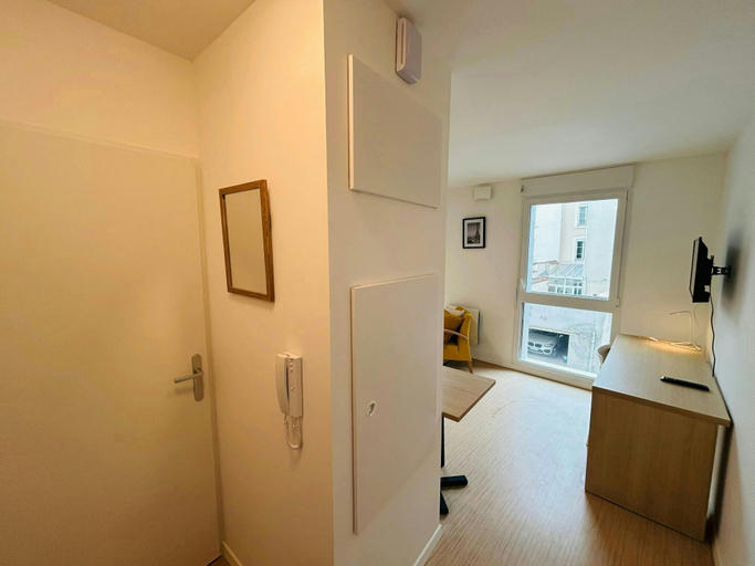 Room 4, We Live In R - Suite 202, Marne