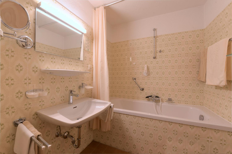 Bathroom 2, Pension Angelika, Landeck