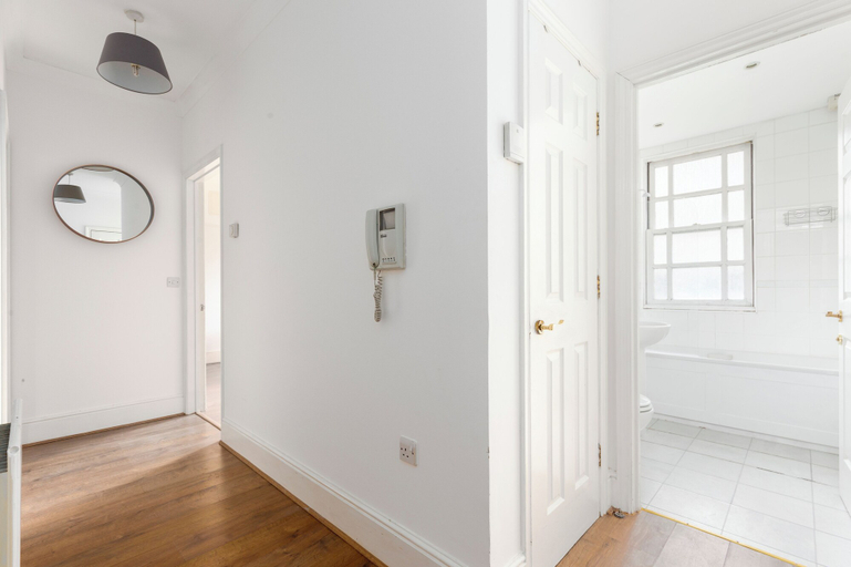 Others 3, Premium 2 Bed Apartment in Haggerston, London