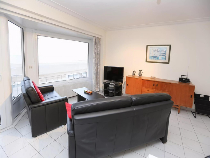 Others 2, Beachfront Bliss in Style, West-Vlaanderen