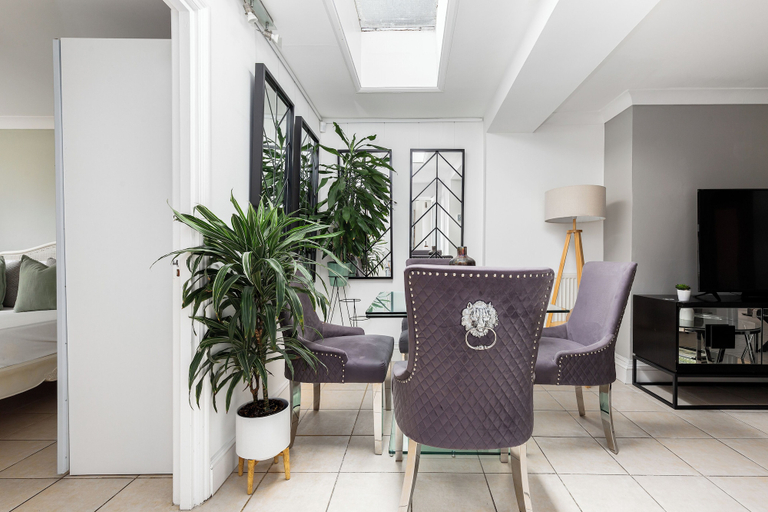 Others 5, Magnificent 2 Bed Garden Flat in Oval, London