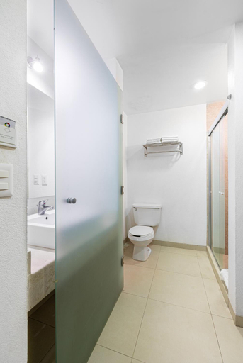 Bathroom 4, ホテルメキシコプラザシラオエアロプエルト, Silao