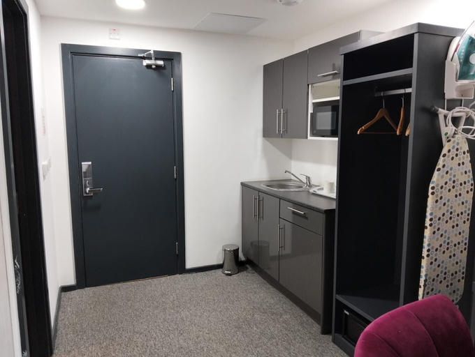 Private kitchen 4, 1 Bed Flat - Sleeps 2 - Parking - Wifi, Nottingham