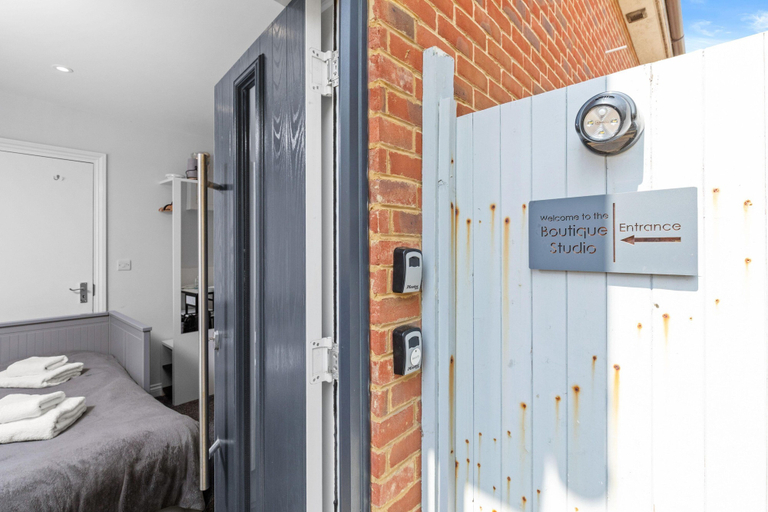 Bedroom, Boutique Studio Apartment By My Getaways, Brighton and Hove