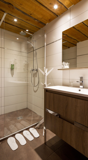 Bathroom 5, Le Labrador, Haute-Savoie