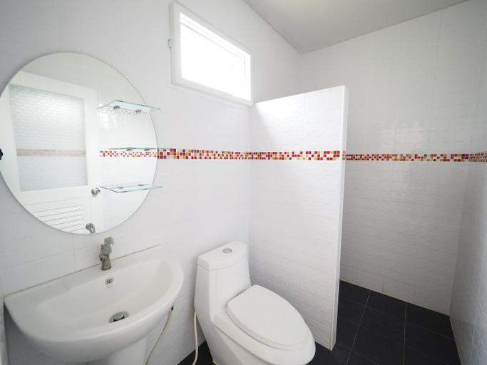 Bathroom 3, Nai C Resort., Muang Surat Thani