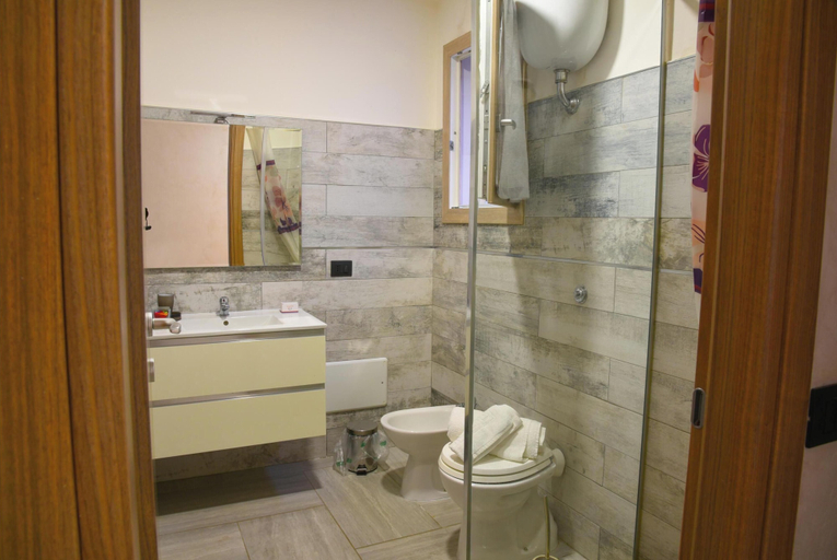 Bathroom 4, Pino Residence, Lecce