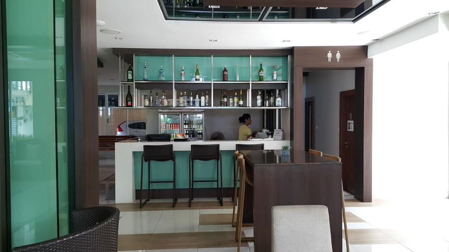 Food & Drinks 5, April Suites, Pattaya