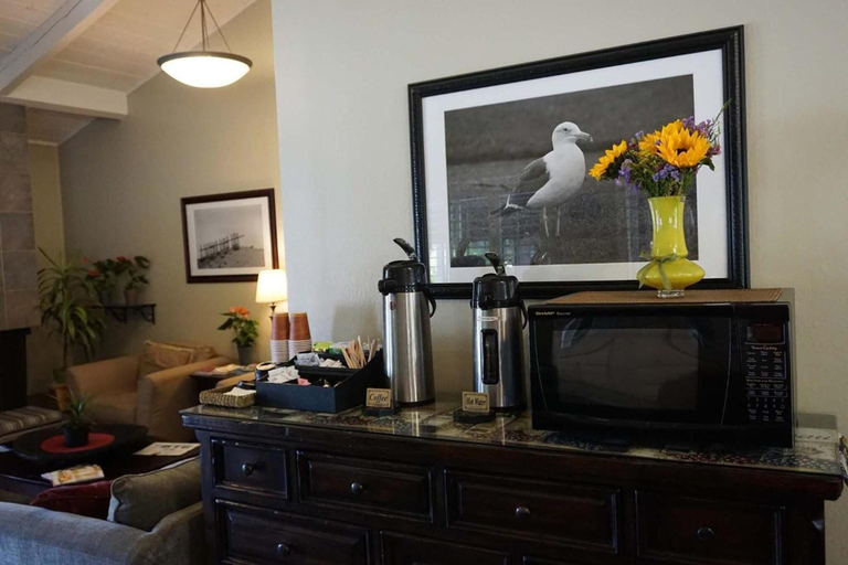 Public Area, Olympia Lodge, Monterey