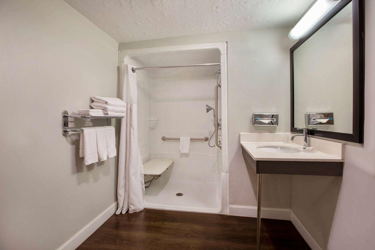 Bathroom 4, Days Inn & Suites by Wyndham Moncton, Westmorland